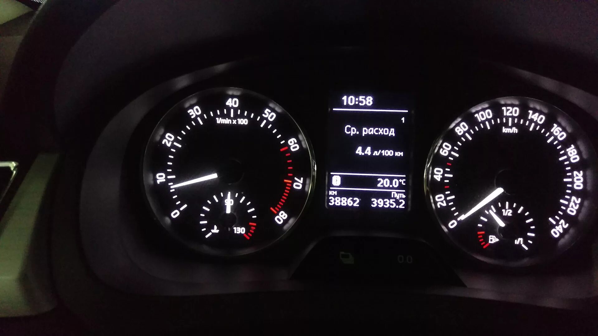 Отводной ролик шкода рапид. Шкода октавия 2020 бортовой компьютер. Тахометр шкода рапид. Рапид поломка. Esp skoda rapid.