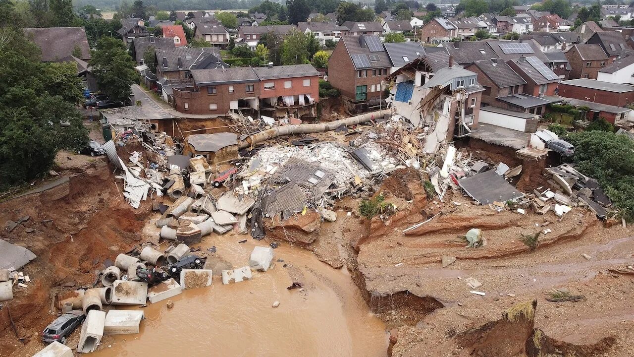 Flood natural disaster. Наводнение в Германии в июле 2021. Потоп в Германии 2021. Наводнения в Европе 2021. Наводнение в Германии сейчас 2021.