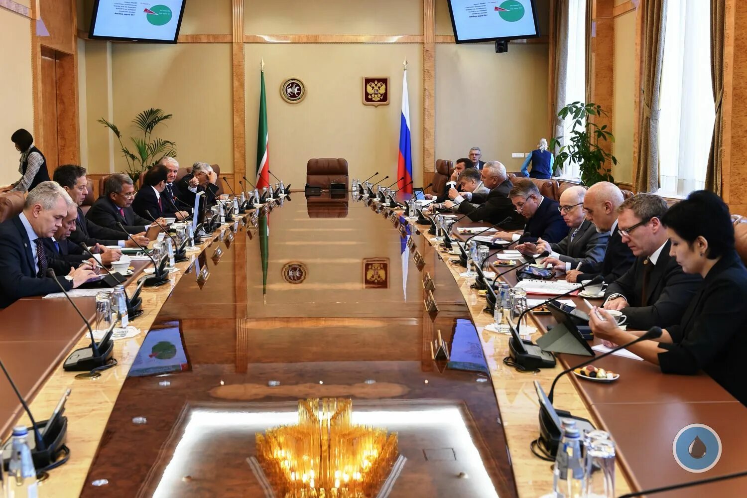 вышли из совета директоров. евтушенков феликс владимирович афк «система». андрей игоревич мельниченко и еврохим. кабинет сечина. вячеслав ким каспий банк семья.