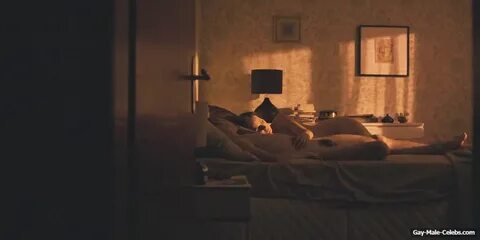 Barry Keoghan showed off his nude juicy cock in Mammal. 