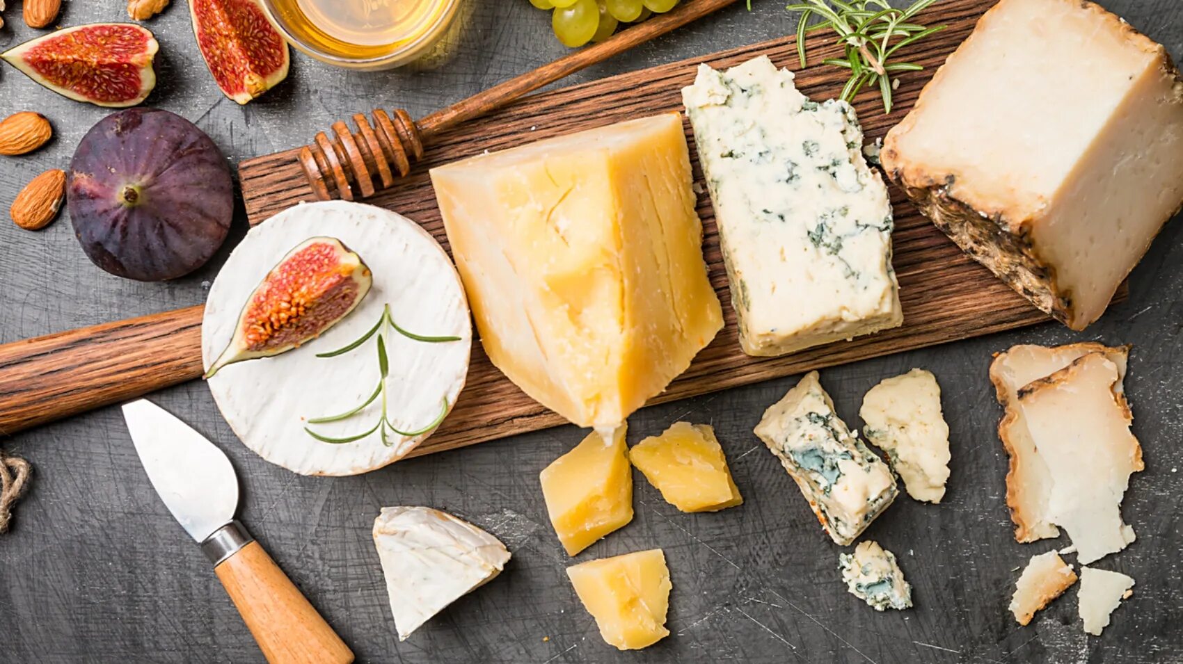 пармезан с чем сочетается. дор блю пармезан моцарелла чеддер. сырный фон. пармезан с чем сочетается. бри камамбер дор блю.