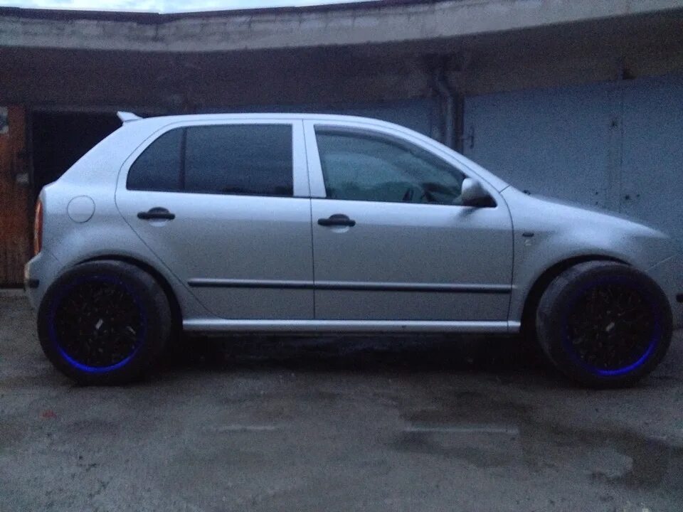 Разболтовка фабия 2. Skoda fabia r17. skoda fabia 1 на дисках. skoda fabia mk1. шкода фабия на 17 дисках.