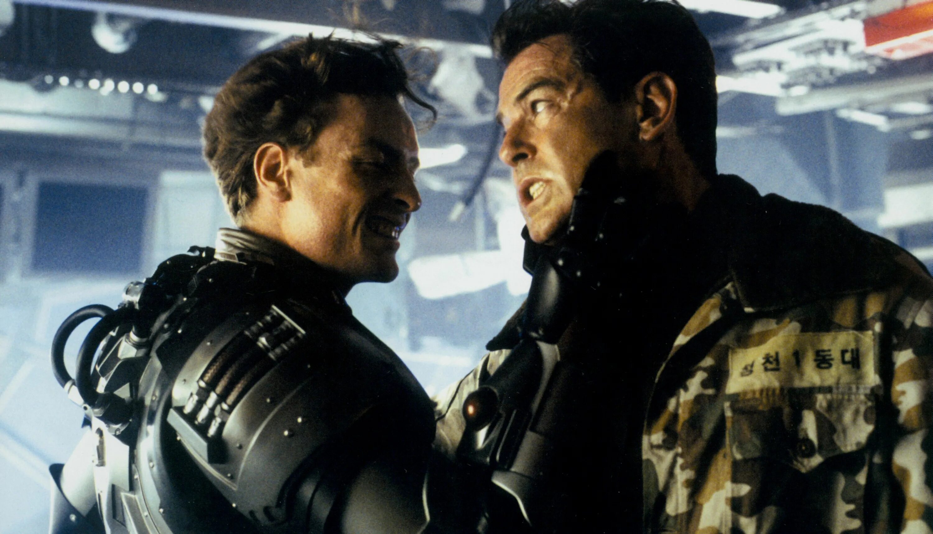 Бонд 2002. Бонд 2002. Умри, но не сейчас фильм 2002. Умри, но не сейчас фильм 2002. «умри, но не сейчас», 2002 г.