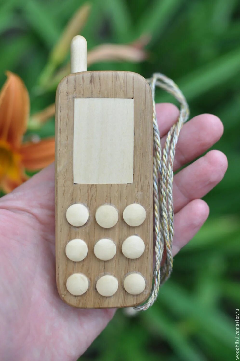 Деревянный телефон купить. Деревянный сотовый. Сотовый из дерева. Деревянный мобильный телефон. Мобильный телефон из дерева.