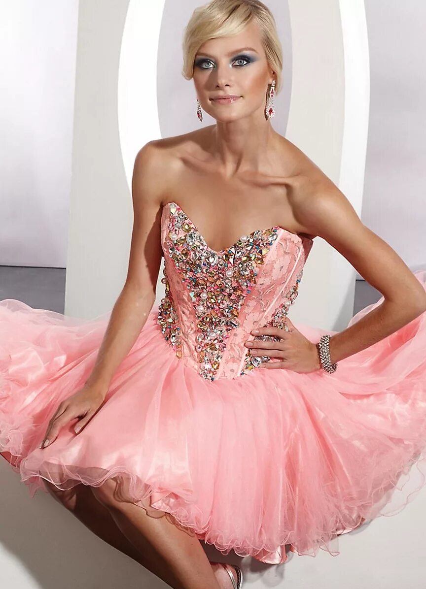 Розовое платье на новый год 2024. Женщины блондинки в красивых платьях. Платье для школьного бала. Девушка в розовом платье. Розовое платье на новый год 2024.