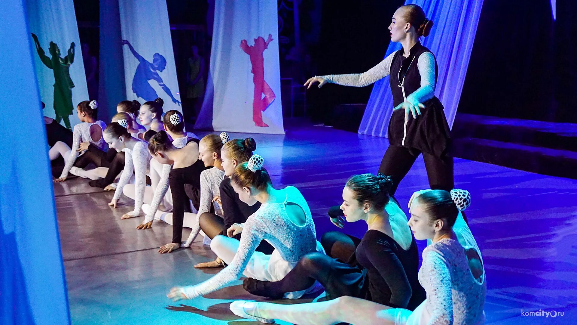 фокинский район дк. танцы в дк железнодорожников. танцы в дк железнодорожников. абакан дк железнодорожника третьякова. танцевальный коллектив гранд комсомольск на амуре.