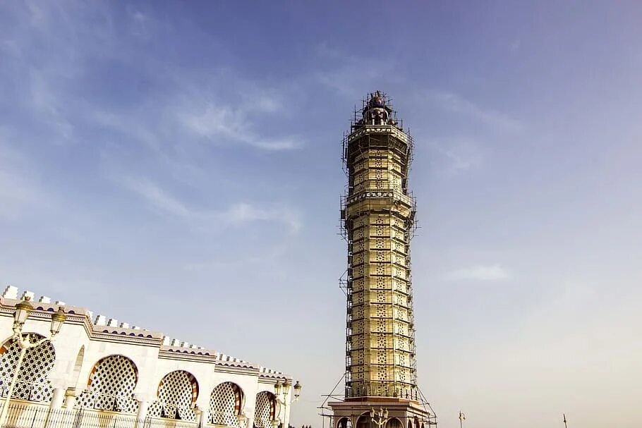Мечеть сулеймание стамбул имеет 4 минарета. Башни-минареты ислам. Минарет вангози. Минарет фото. Исламская архитектура минарет.