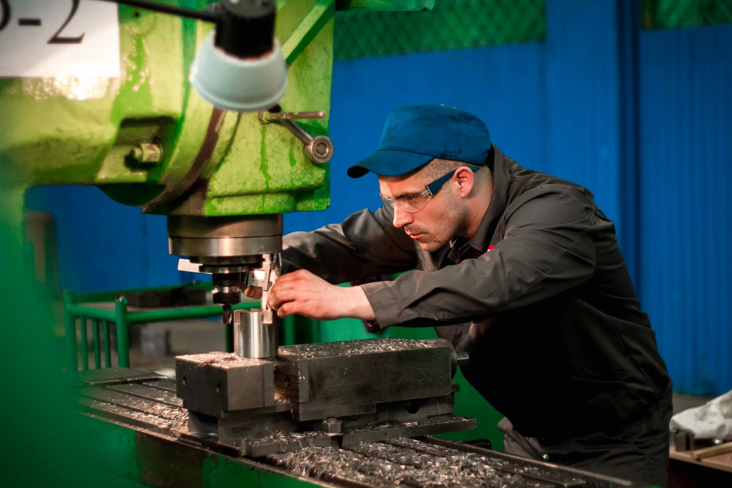 Слесарь 3 разряда. Константин никитенко фокс. Слесарь 3 разряда. Слесарь 3 разряда. Токарь.