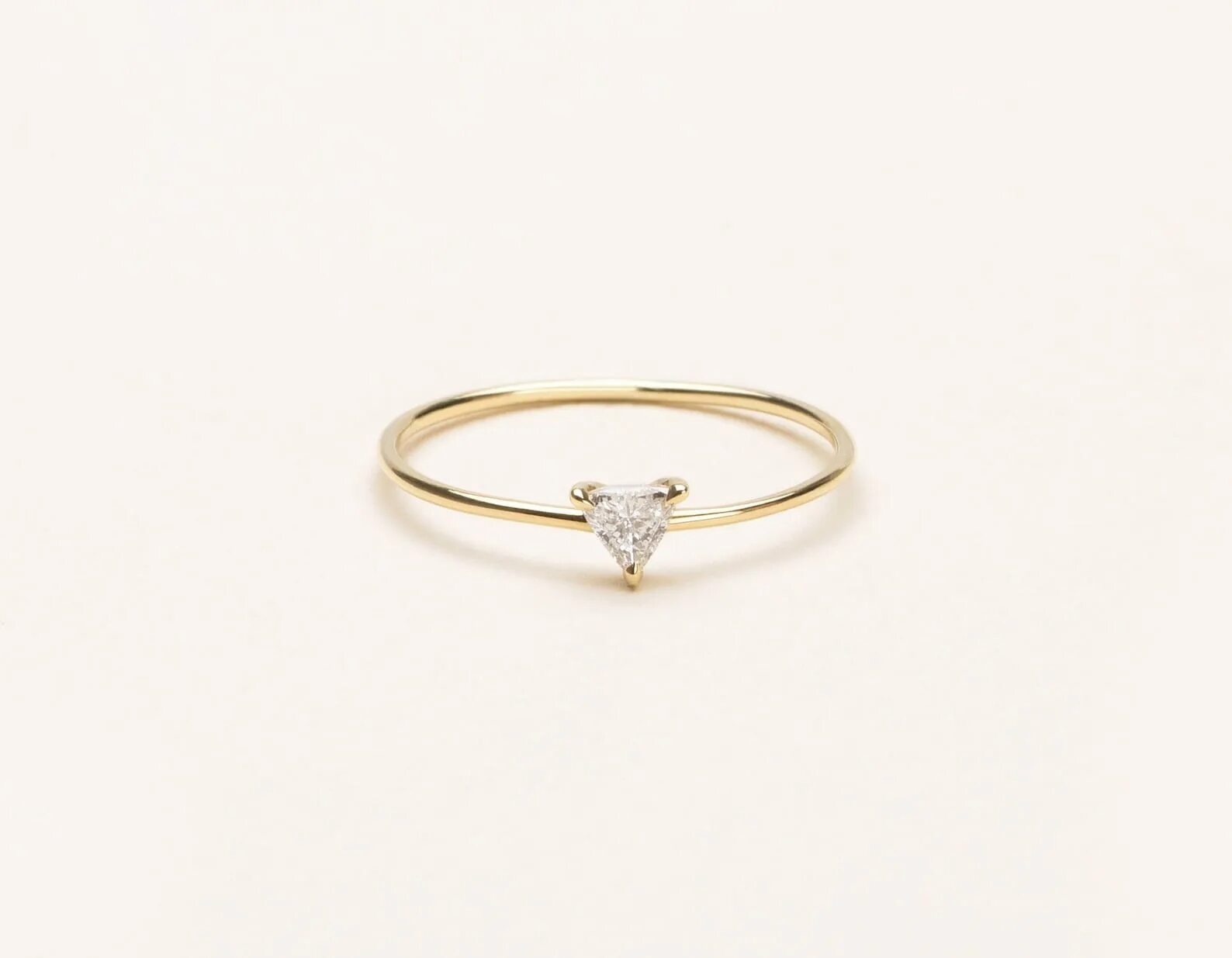 Полоса от золотого кольца. Ювелирные изделия Минимализм. Jewelry Ring Minimalist. Рамка золотое кольцо с бриллиантом Минимализм. Jewels Minimal.