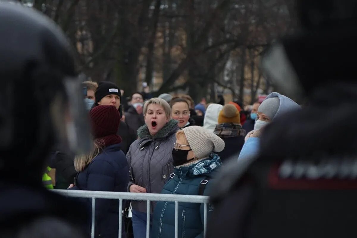 Навальный митинг Санкт Петербург. Митинг Сенатская. Митинги в защиту Навального в СПБ Дата. Прощание с Навальным в Петербурге. Митинг в спб навальный