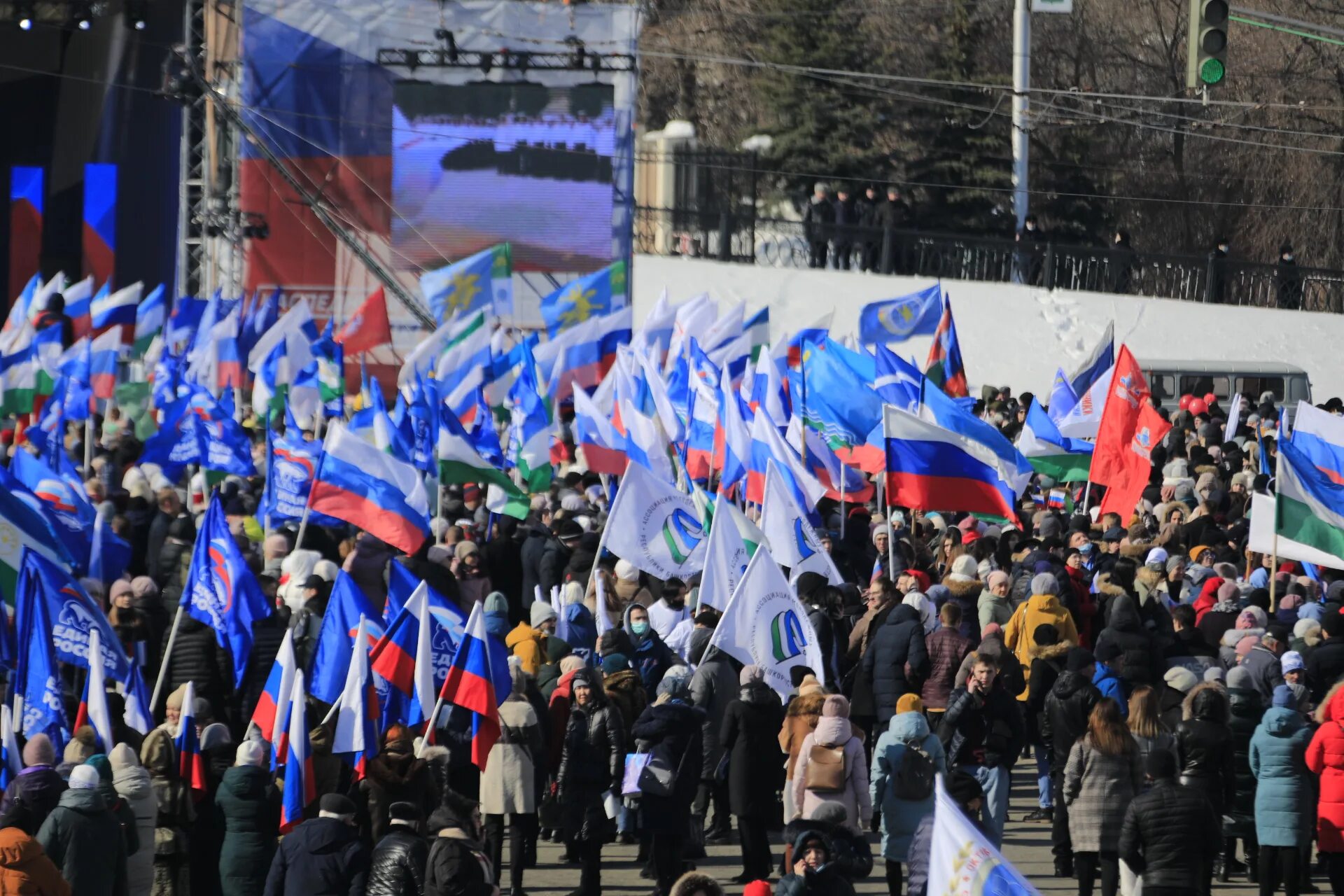 Концерт посвященный присоединению крыма к россии. Митинг концерт присоединения Крыма. Митинг за Россию. Митинг присоединение Крыма к России. Концерт посвященный присоединению Крыма.