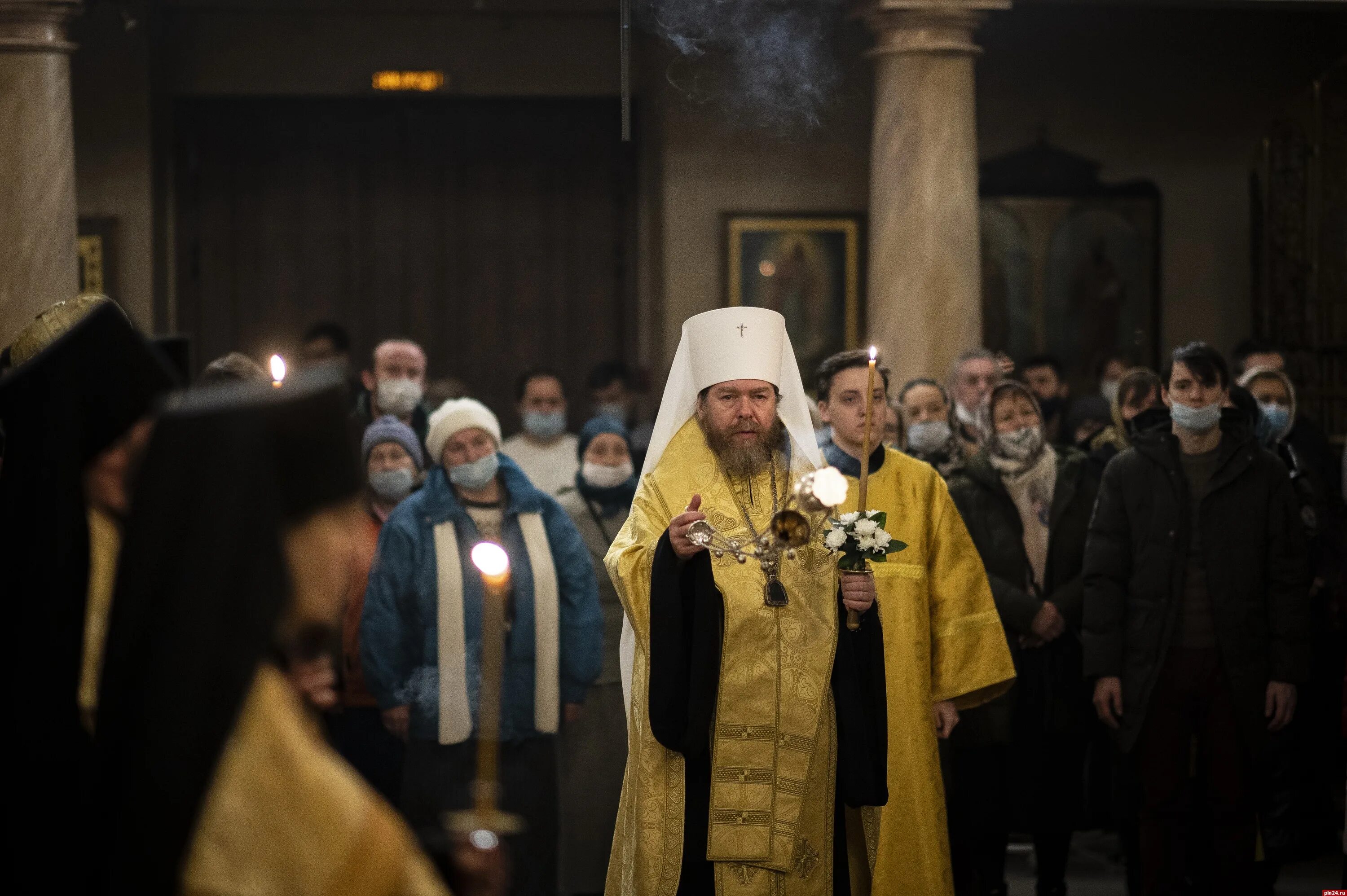 Псково-Печерский монастырь прямой эфир литургия. Служба в храме в Псково-Печерском монастыре. Литургия прямой эфир сейчас. Вечернее богослужение 6 января 2023г в Псково Печерском монастыре. Прямая трансляция всенощной