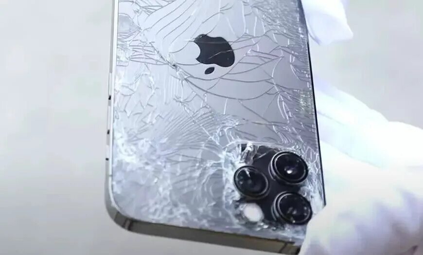 Заднее стекло на айфон 13. Стекло iphone 11 pro max. стекло iphone 12 pro max breaking. broken iphone 14 pro max. разбито стекло iphone 14 pro max.