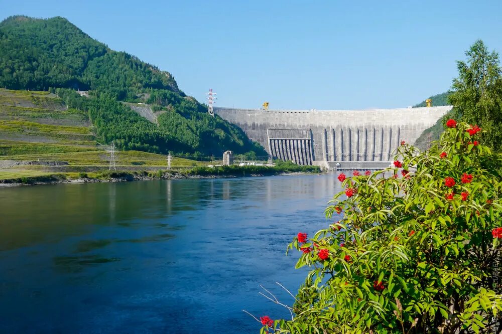 Гэс данные. Саяно-шушенская гэс. Крупные гидроэлектростанции. С. Дивногорская гэс красноярск.