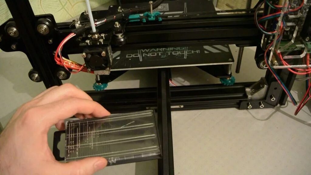 Как почистить дюзы в принтере. Прочистка экструдера 3d принтера. Прочистка сопла экструдера 3d-принтера. Очистка сопла 3d принтера. Забилось сопло 3d принтера.