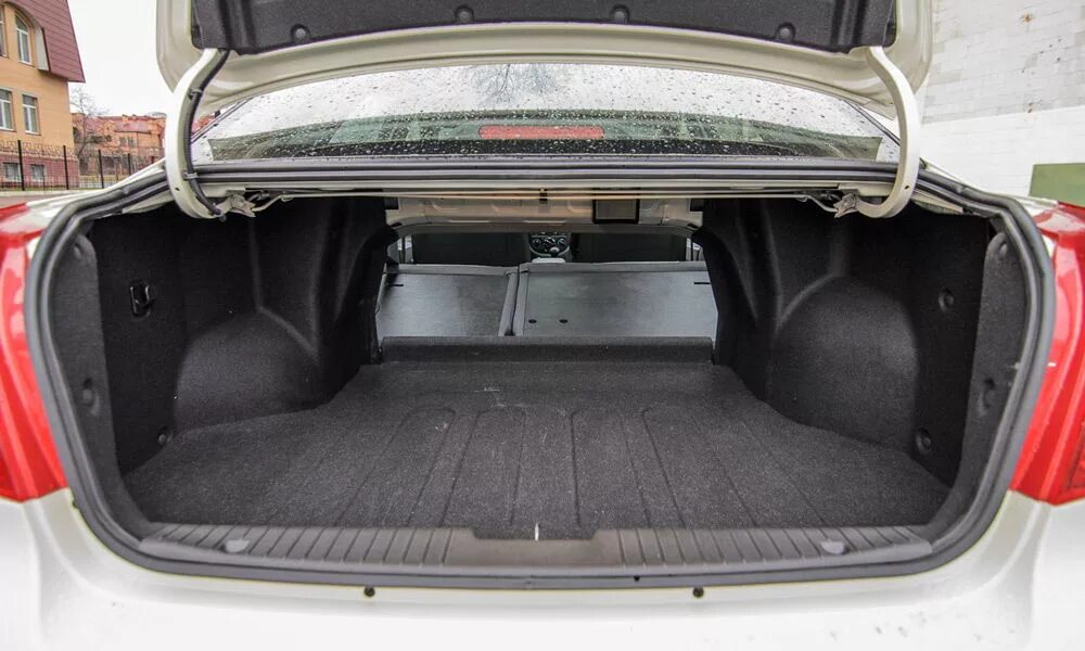 Как снимается багажник. Подсветка багажника лада веста. Снятие заднего бампера w203. Audi а6 с5 клапан вентиляции багажника. Органайзер в багажник volvo xc70.