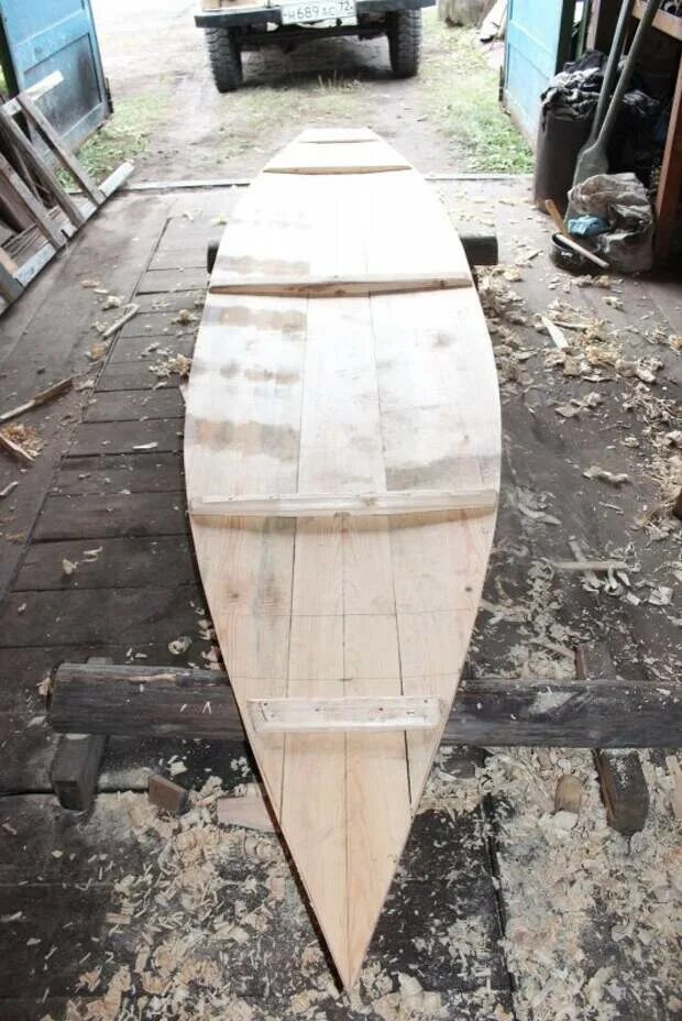 Плоскодонка своими руками. Лодка деревянная плоскодонка 3500. Весельные лодки из дерева. Постройка деревянной лодки. Каркас деревянной лодки.