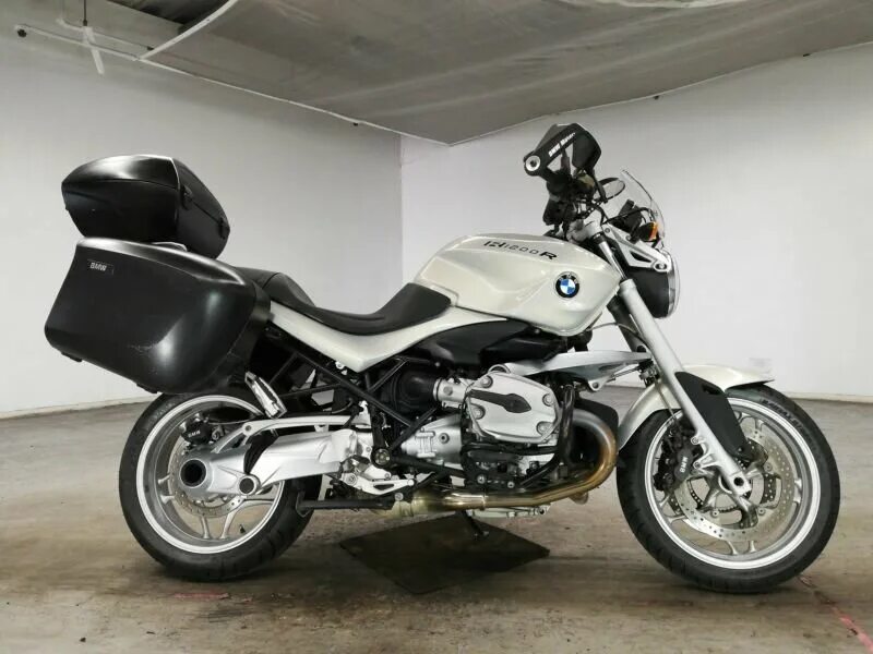 Купить бмв владивосток. BMW r1200r 2008. BMW r1200r 2019. Дорожные мотоциклы БМВ К 1200r. Дорожный мотоцикл БМВ 1200.