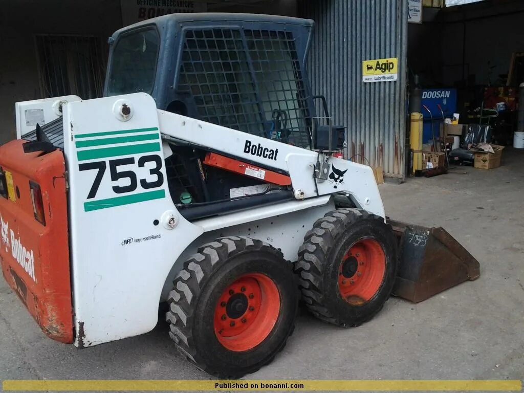 Skid loader snow bucket. Bobcat 435. Мини-погрузчик bobcat 751/753. Мини погрузчик бобкэт 753. Bobcat 753.