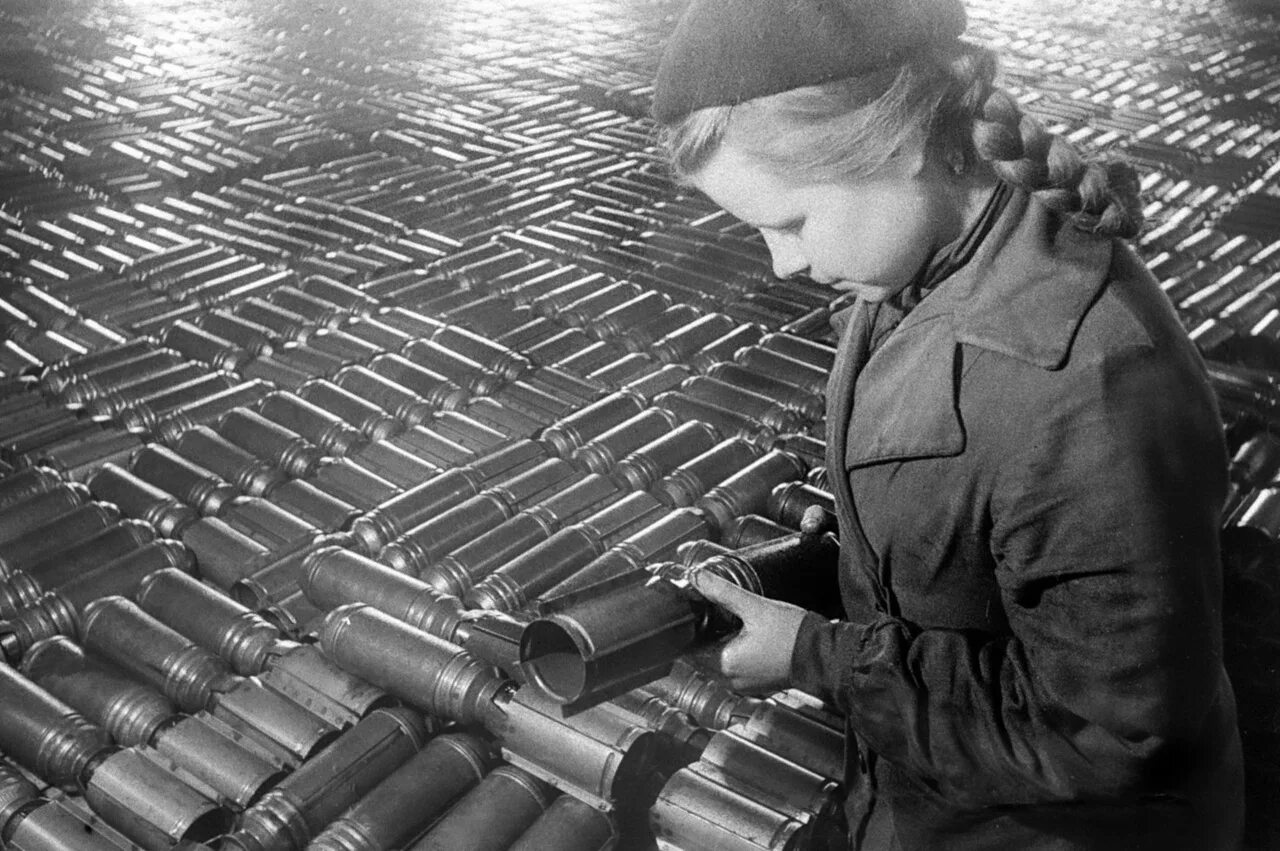 Ленинград тыл. Дети вов 1941-1945 на заводе. великая отечественная война дети в тылу. великая отечественная война дети на заводах. великая отечественная война 1941-1945 тыл.