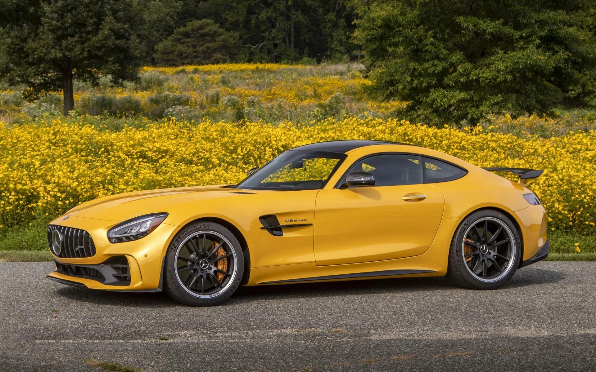 Купить amg gt. Мерседес-Бенц АМГ gt 2020. Mercedes Benz AMG gt 2020. Mercedes SLS AMG gt 2020. Mercedes AMG gt r 2020.