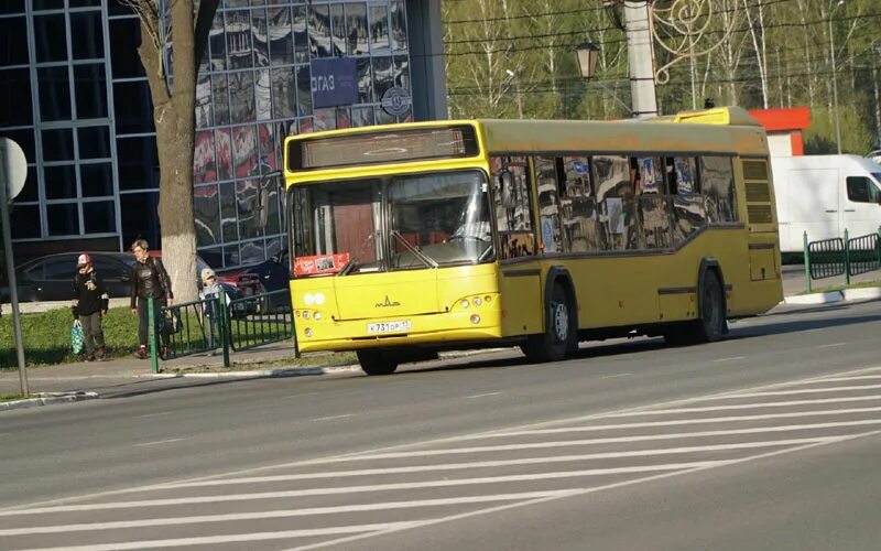 Автобус в городе. Автобусы Саранск. 17 Автобус Саранск. В Саранске зеленый автобус.