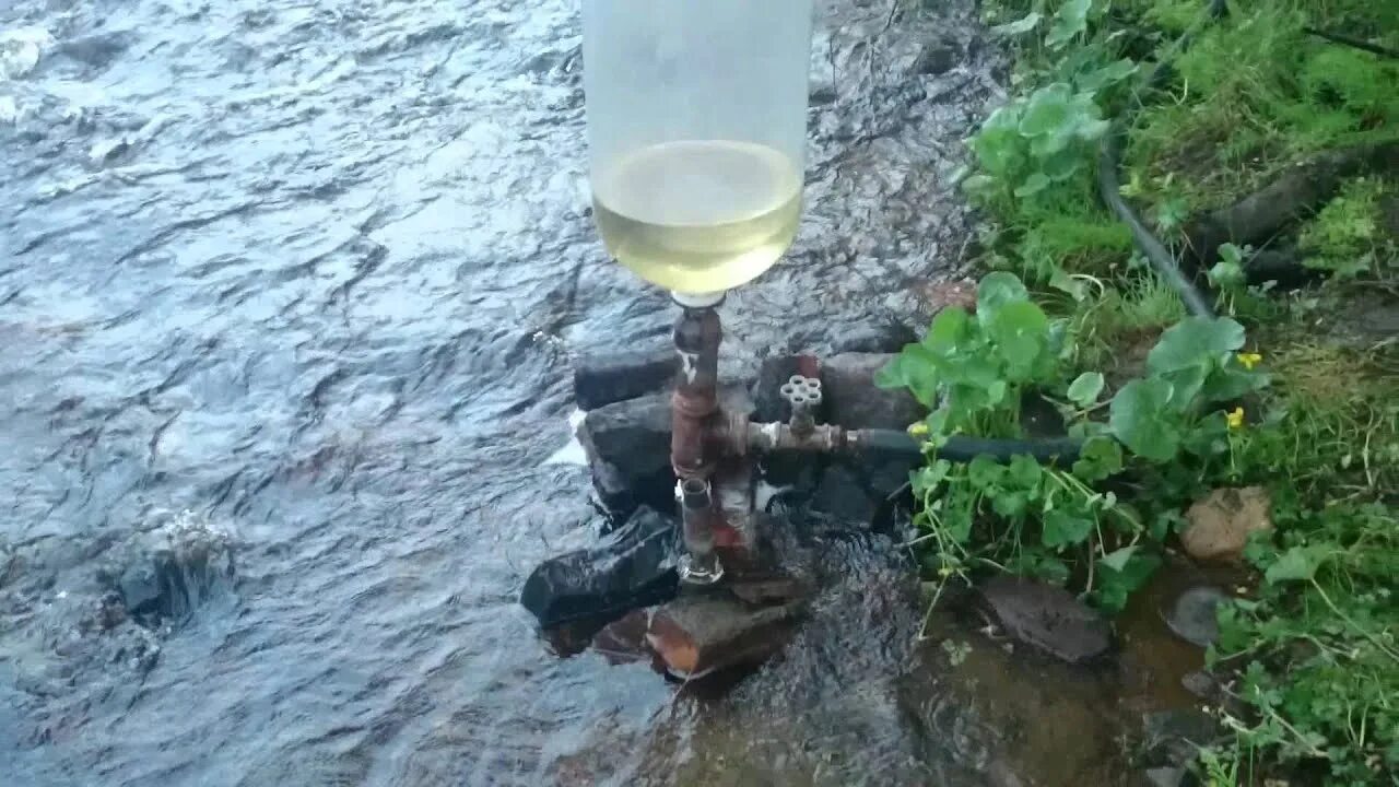 Как поднять воду на высоту без насоса. Насос без электричества. Поднять воду с реки. Ударный насос гидротаран. Поднять воду с реки.