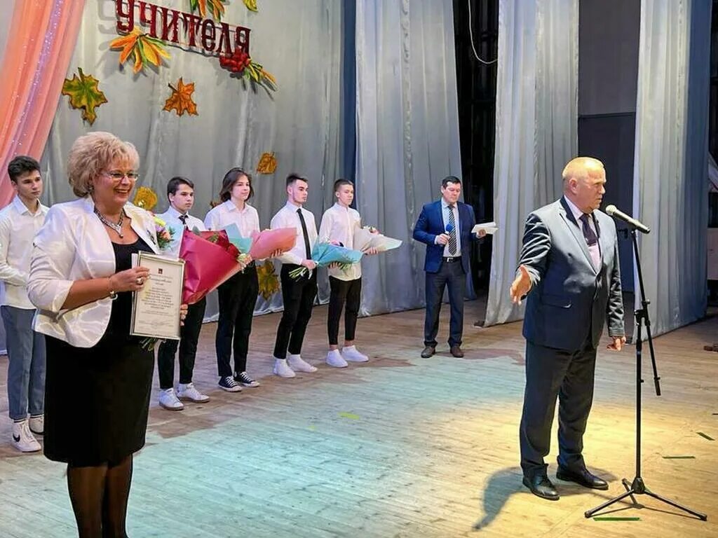 День учителя мурманск. Мурманские учителя. Воспитать человека мурманск. Школа 57 мурманск учителя. Ступеньки мастерства мурманск 2017 год фото.