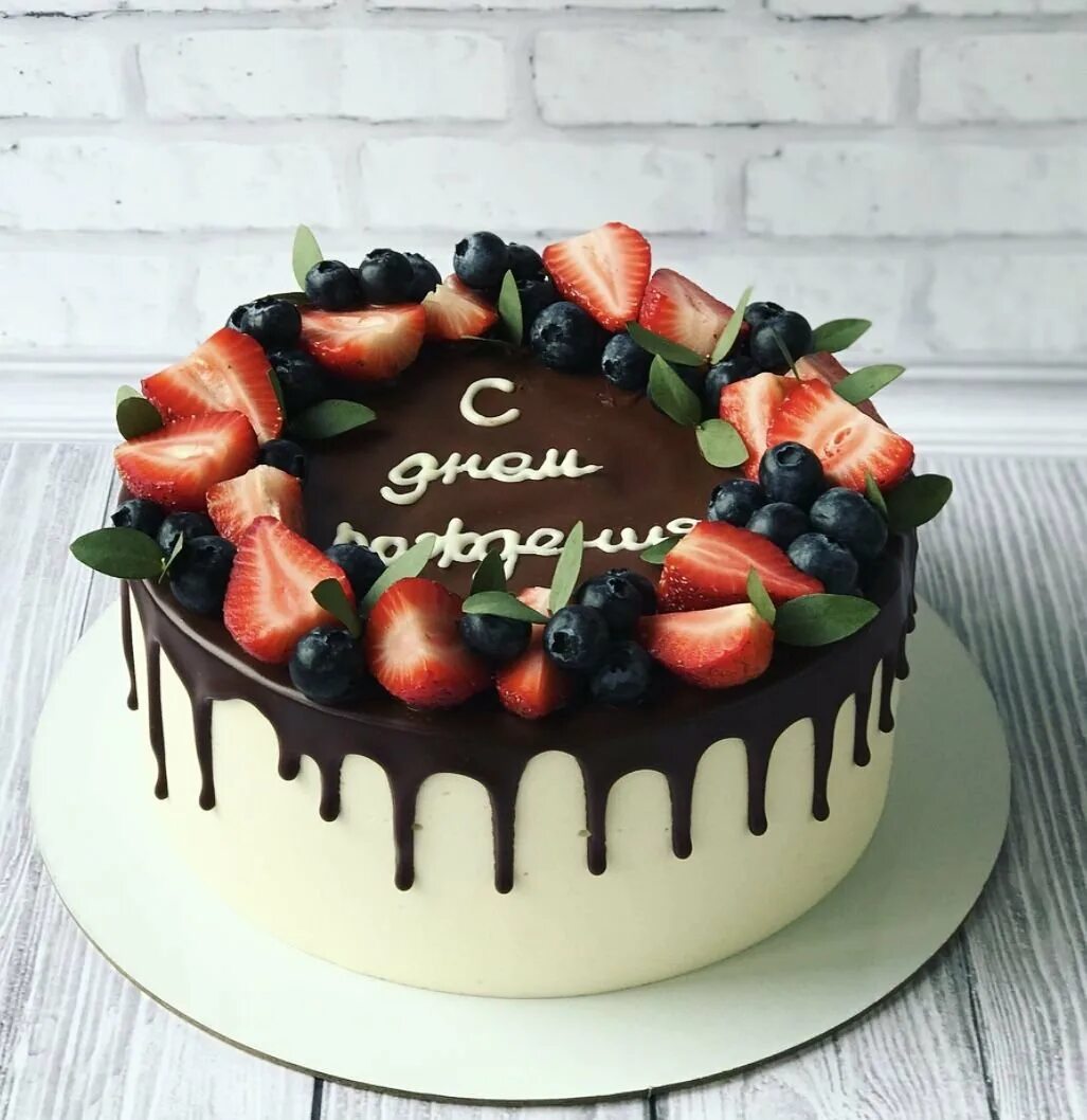 Торт для мамы. Украшение торта надписями. Торт маме на день рождения. Торт на юбилей маме шоколадный. Украшение торта для мамы.