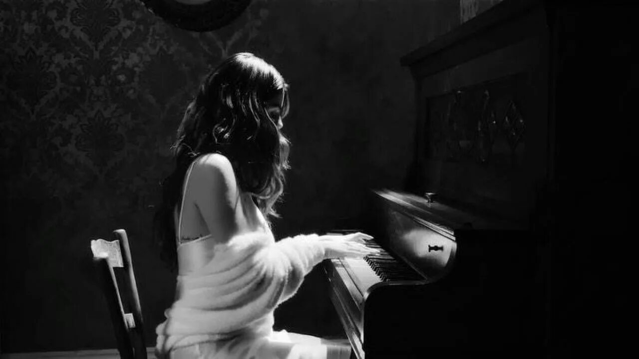 Look she playing the piano