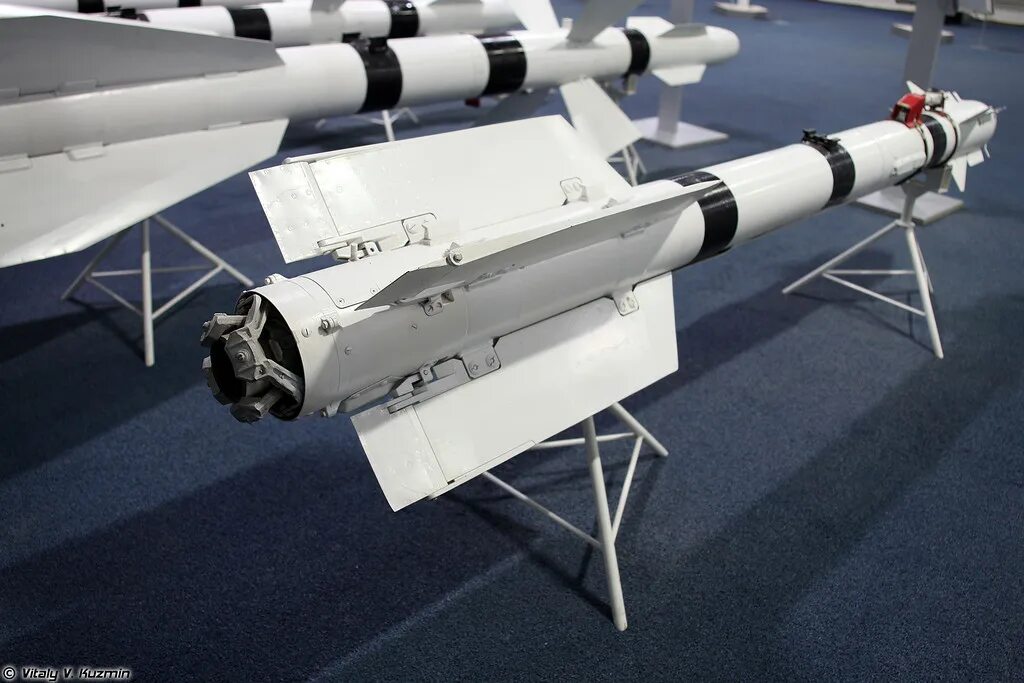 Р-27рэ ракета. Птур 9м14м малютка на бмп 1. Р-27эт авиационная ракета. Управляемые ракеты. Управляемая ракета средней дальности рвв-сд.