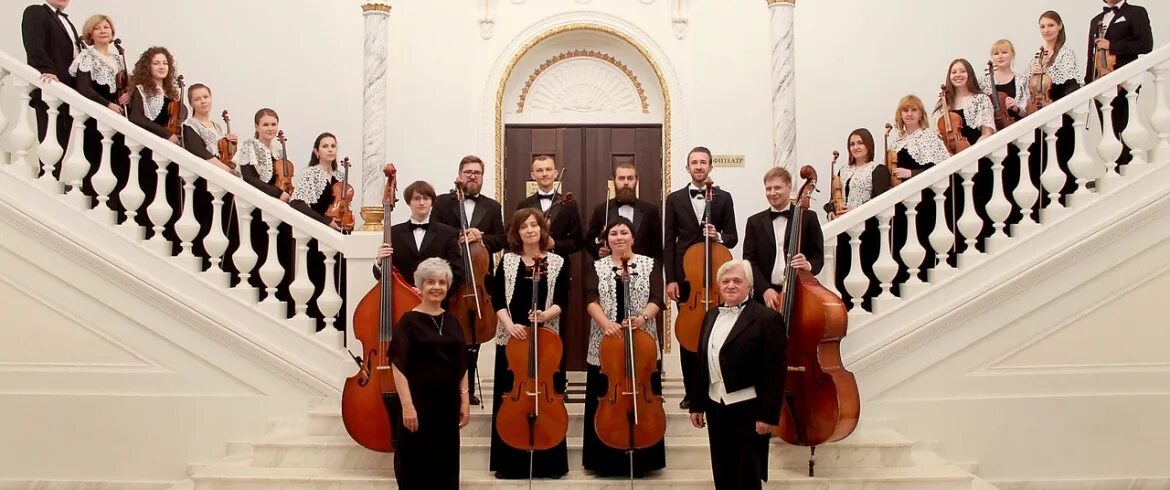 Никита лебедев виртуозы москвы. Камерный оркестр фото. Руководитель камерного оркестра. Камерный оркестр виртуозы москвы. Руководитель камерного оркестра.