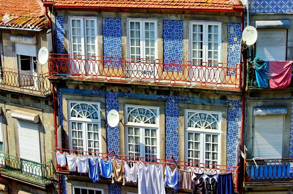 Португальский домик в москве. Порто город в португалии фото. Дома в порту. Португалия разноцветные домики. Порто лиссабон.