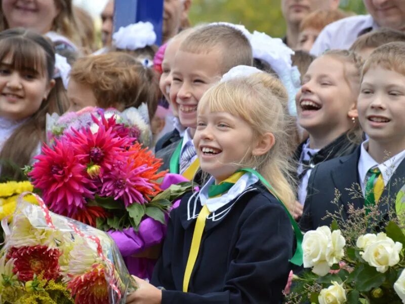 Первое сентября 8 класс. Празднование 1 сентября. Традиции первого сентября. Традиции день знаний 1 сентября. День знаний в Германии.