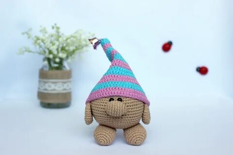 Гномик амигуруми крючком
