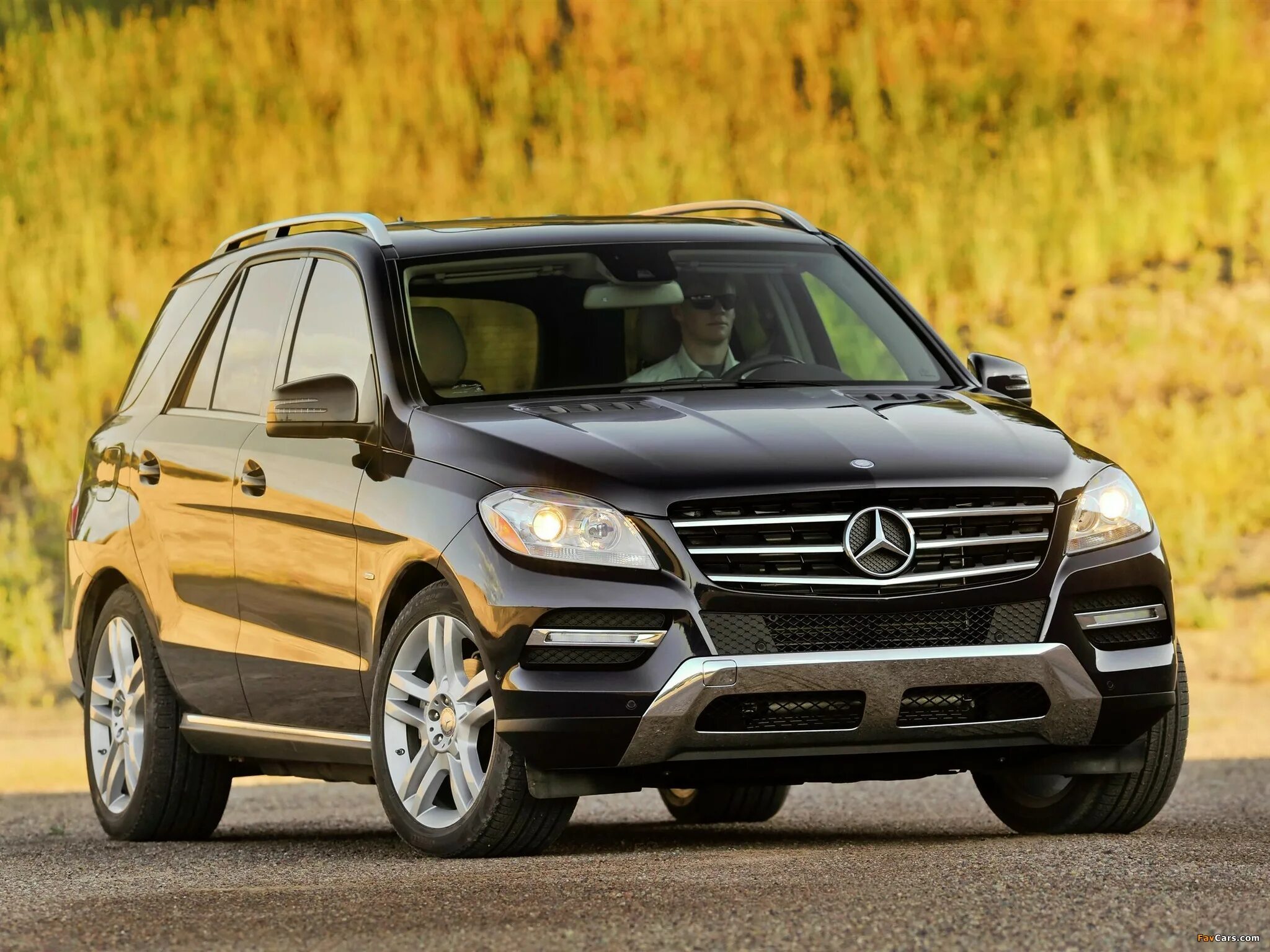 Мл 350 видео. Mercedes benz ml 350. mercedes benz ml w166. mercedes benz ml 166. mercedes ml350 w166.