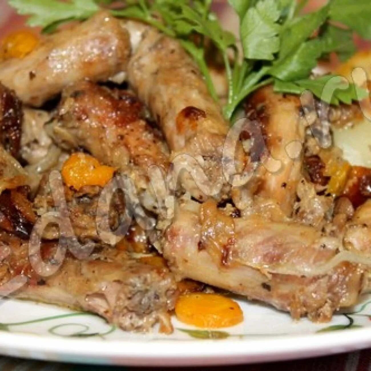 Жареные куриные шейки на черном фоне. Как вкусно приготовить куриные шейки. Как вкусно приготовить куриные шейки. Как вкусно приготовить куриные шейки. Жареные куриные горлышки.