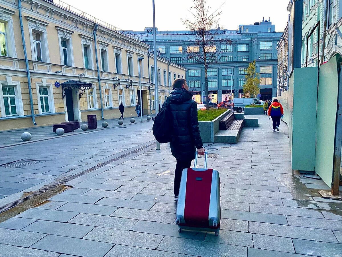 Макс путешествует. Владивосток переезд из Москвы. Переехать. Петербург отзывы переехавших. Переехать из москвы в петербург