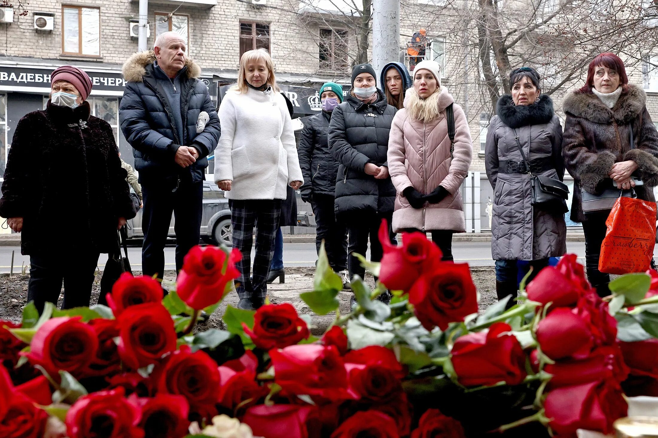 День траура в россии что делать. Цветок Путина. Жители Волновахи благодарят Путина. Донецк Цветущий город.