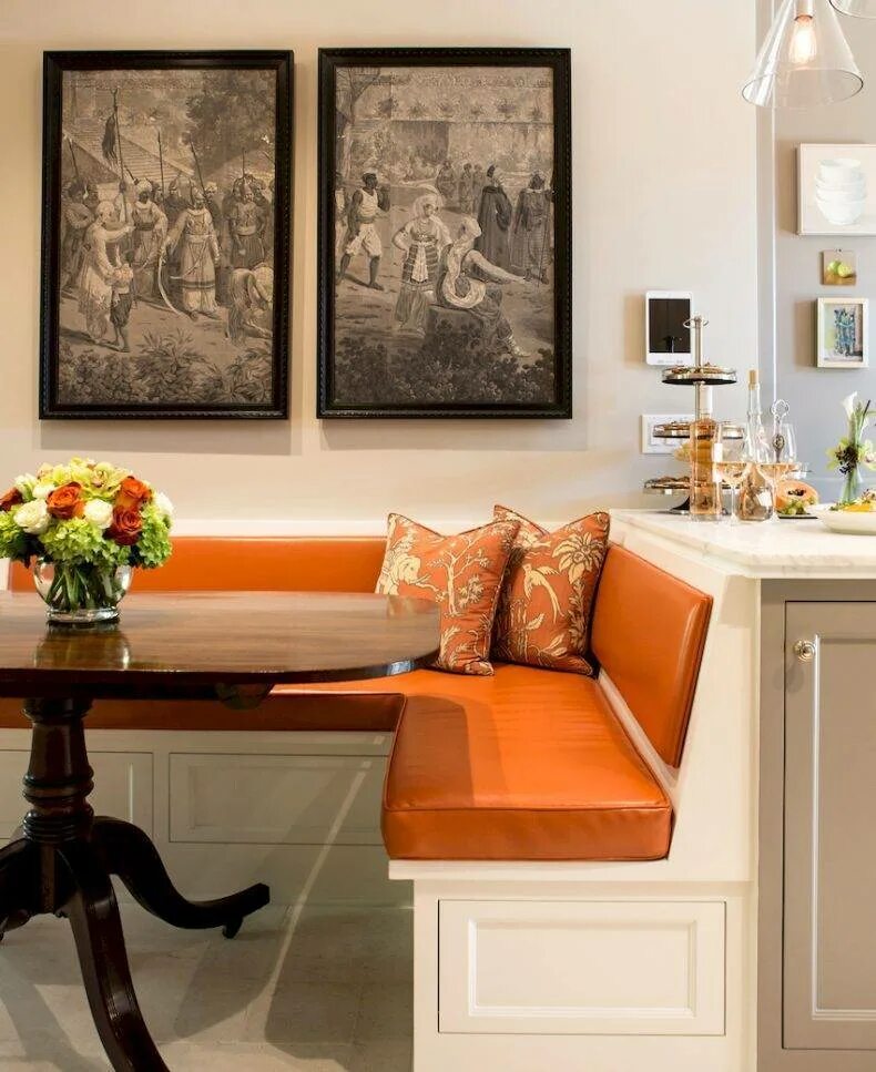 Обеденная зона с диваном. Кухонный уголок в интерьере. Диван на кухню. Комната диван на кухню. Екатерина лашманова эркер кухни.