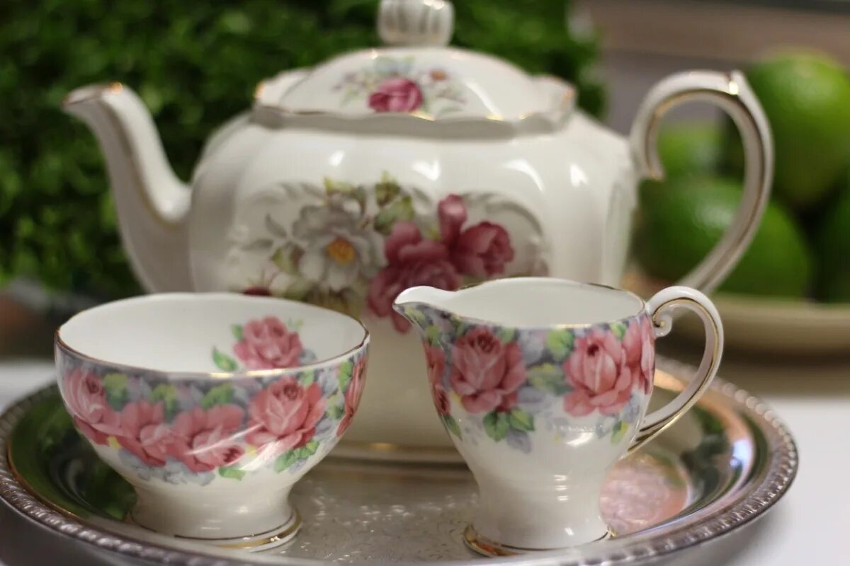 Чашка сервиз такое же как между. Cup saucer чайный сервиз. фарфоровые чашки для чая. сервиз чайный (с чайником). красивые сервизы из фарфора.