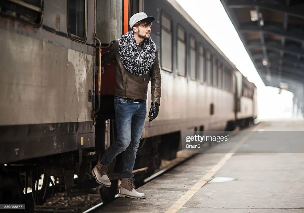 To get off the train. To get off the train. To get off the train. Get a train. Take a train.