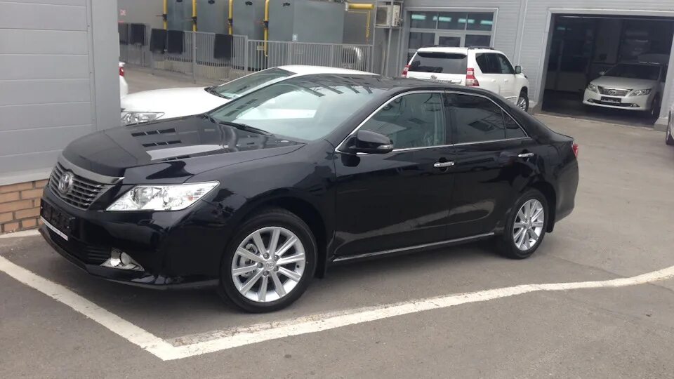 Авито камри краснодарский край. Тойота Камри 50 черная. Toyota Camry xv50 черная. Camry 50 черная. Тойота Камри 50 черная -90.