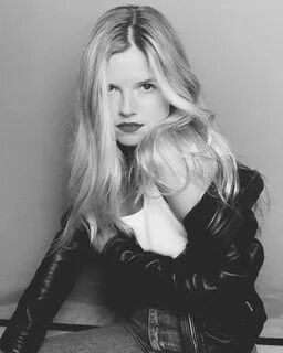 Ana Mulvoy Ten.