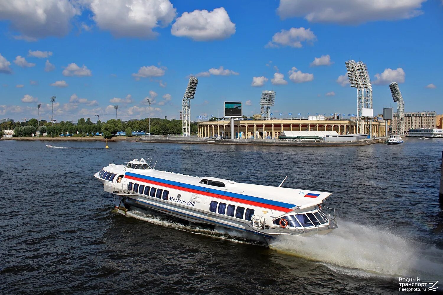 Метеор санкт петербург петергоф цена 2023. Метеор Санкт-Петербург. Метеор Санкт-Петербург Петергоф. Метеор в Петергоф. Теплоход Метеор в Санкт-Петербурге.