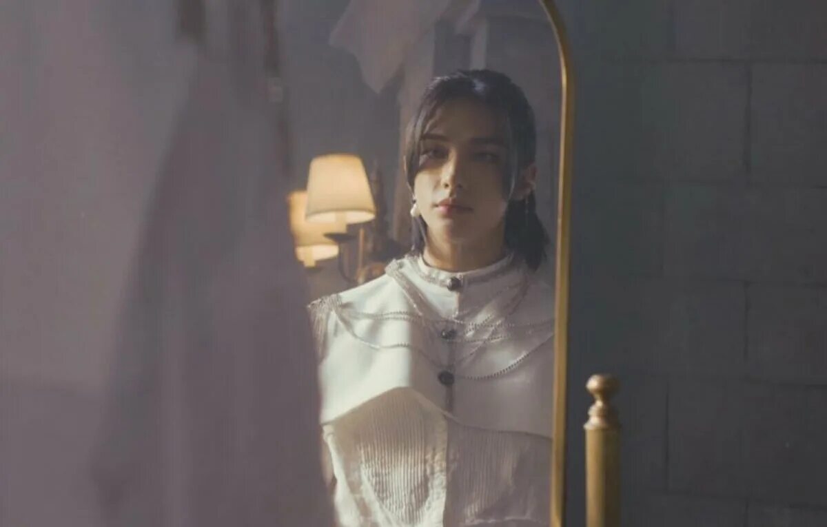 Хенджин 2021 play with fire. Хенджин драма квин. Хенджин play with fire. Hyunjin play with fire. Hyunjin play with fire.