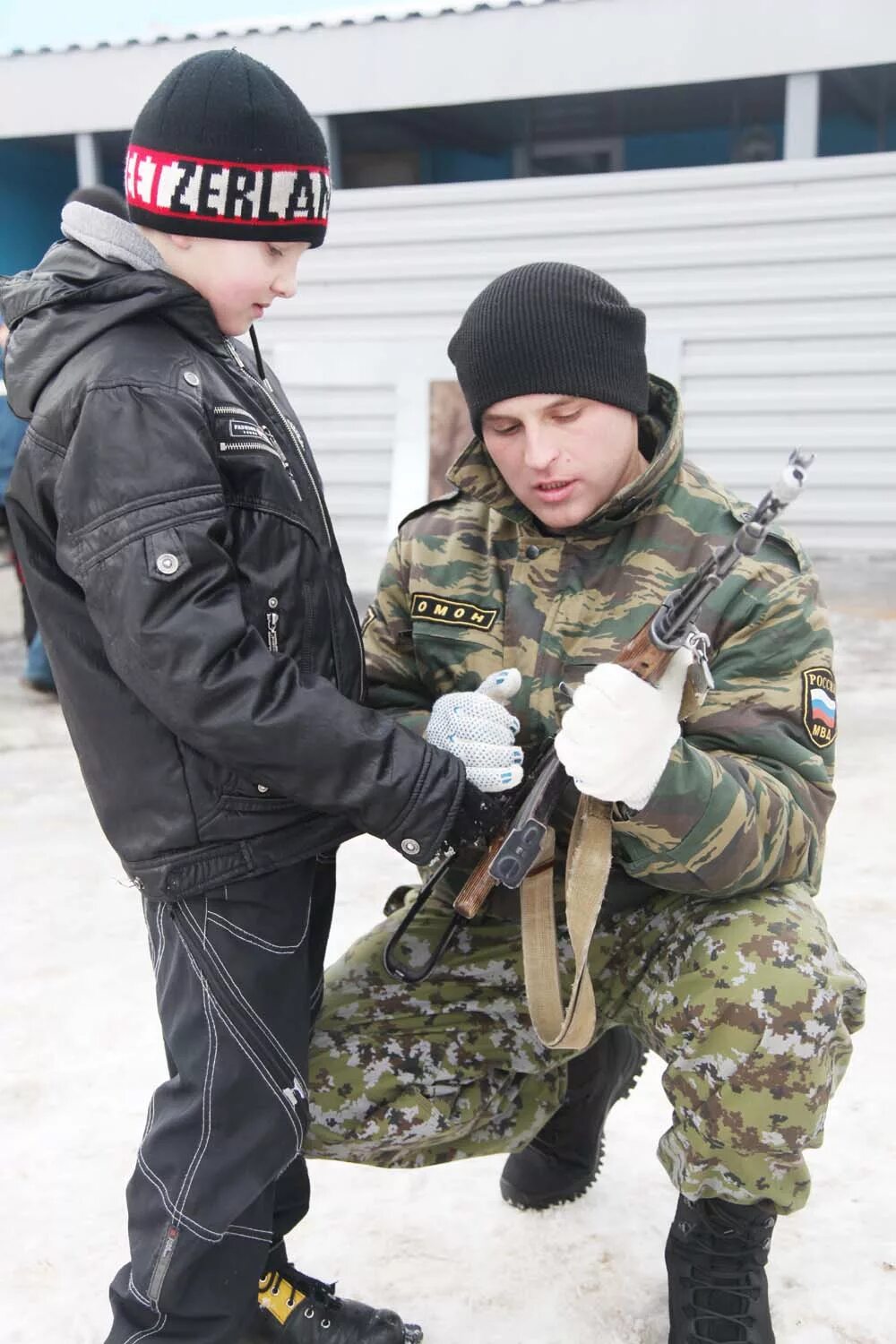 Мужчина омон. Парни спецназ. Парни в форме спецназ. Ребята в форме ОМОНА. СОБР парни.