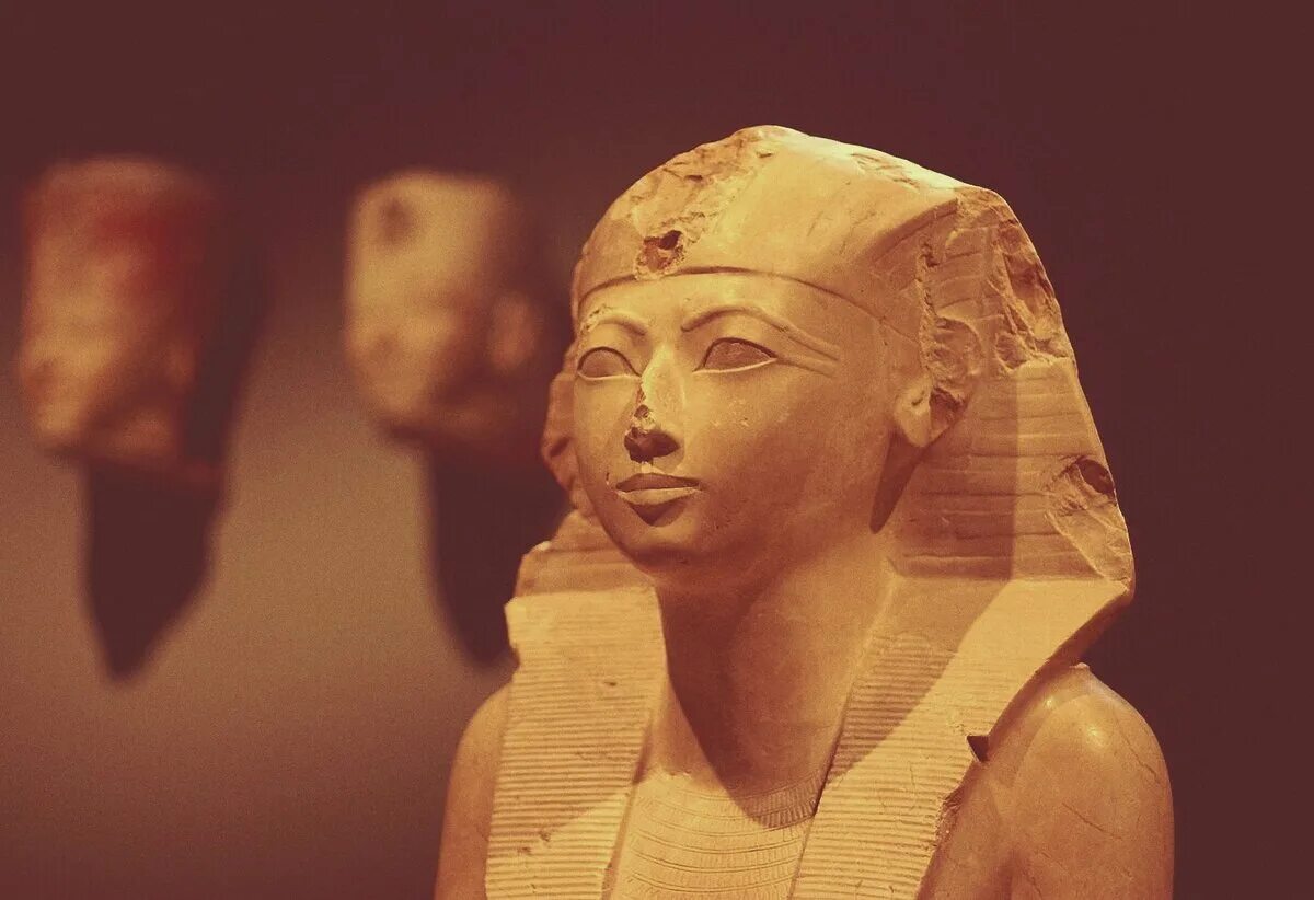 Хатшепсут. Фараоны Египта Хатшепсут. Статуя царицы Хатшепсут. Хатшепсут царицы древнего Египта. Царица Египта хаджиспут.