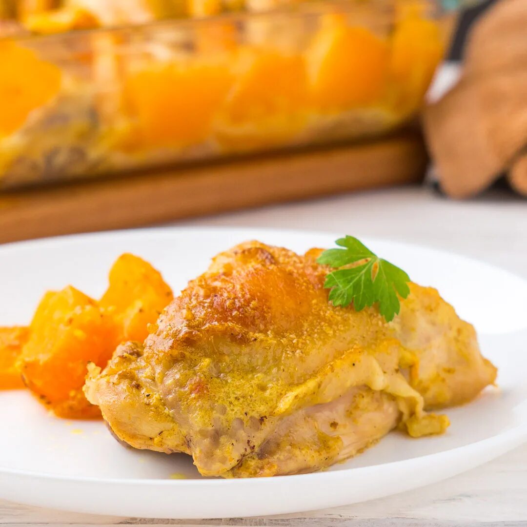Тыква запеченная с курицей. Тыква с филе курицы. Тыква с филе курицы. Тыква с курицей. Пряная тыква в духовке.