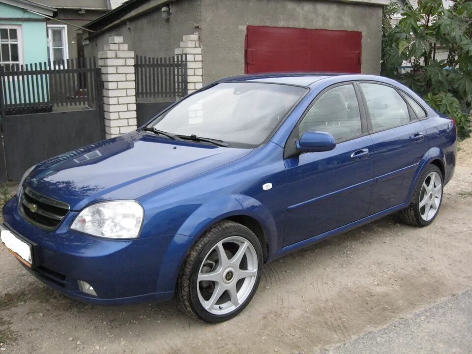 Лачетти хэтчбек колеса. Chevrolet Lacetti r17. Шевроле Лачетти хэтчбек r17. Chevrolet Lacetti на 17 дисках. 205-45-17 Chevrolet Lacetti.